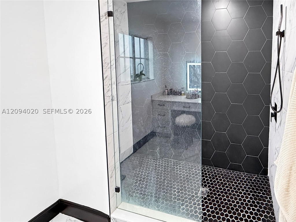 Real estate property located at 12061 135th Ter, Miami-dade, Four Lakes Sec 7, Miami, FL
