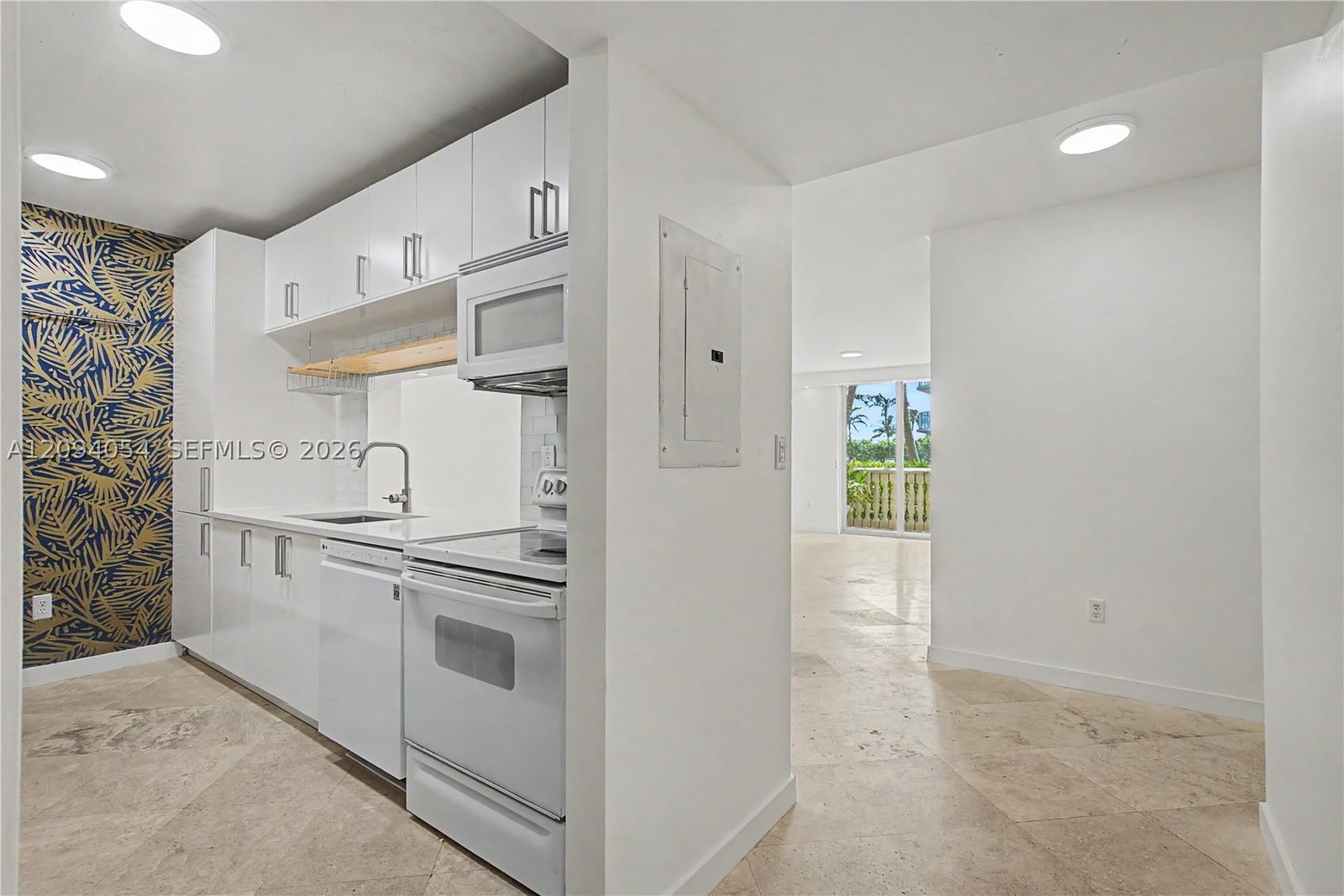 Real estate property located at 8888 Collins Ave #115, Miami-dade, Surfside Palms Condo, Surfside, FL