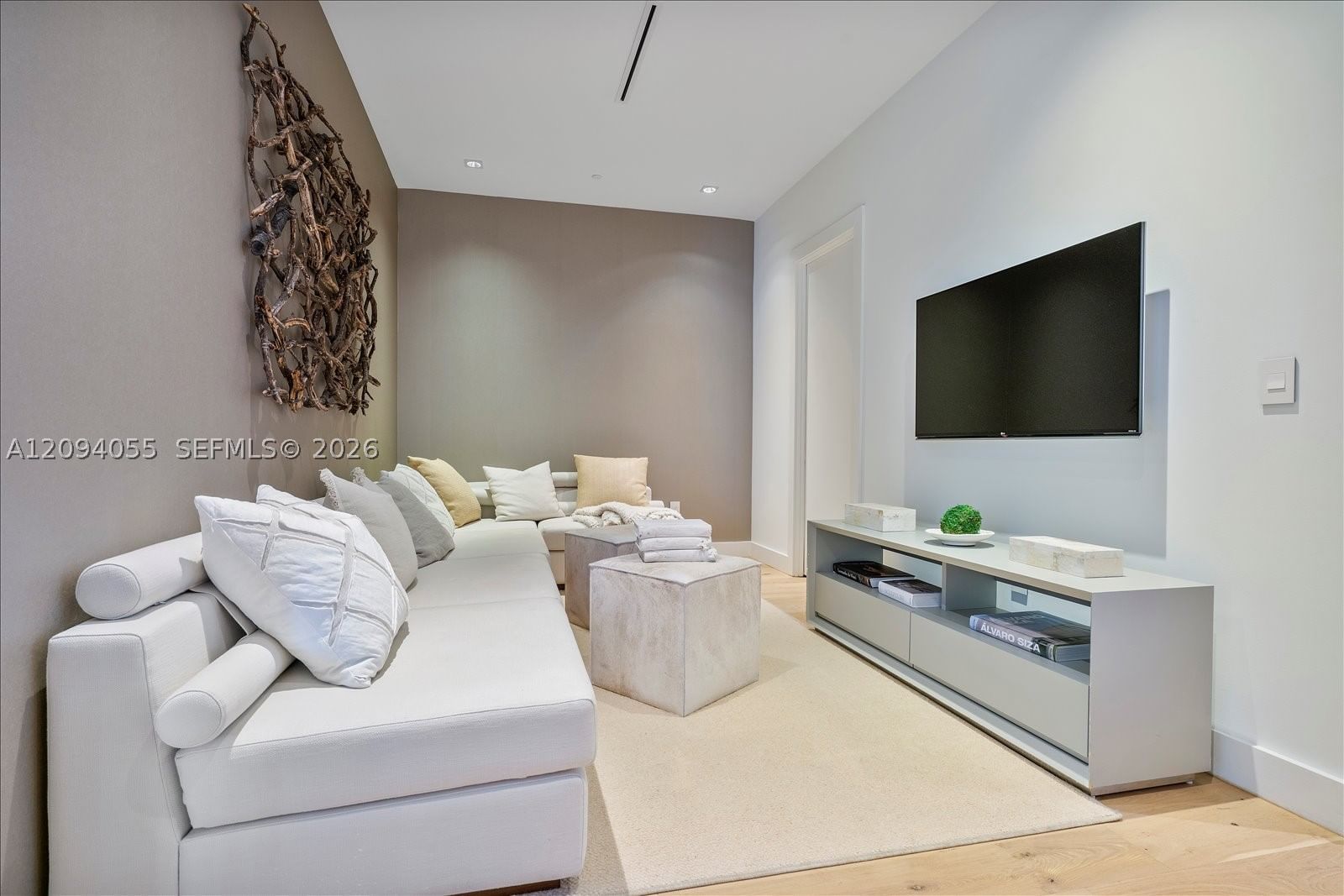 Real estate property located at 102 24th St PH-1607, Miami-dade, 2399 Collins Avenue, Miami Beach, FL
