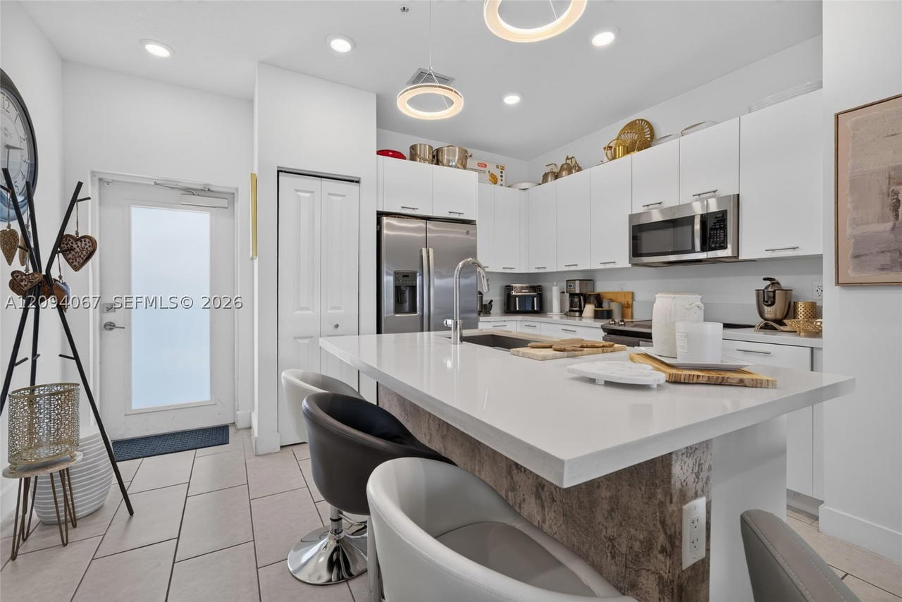 Real estate property located at 8167 41st St E-208, Miami-dade, Downtown Doral South Phas, Doral, FL