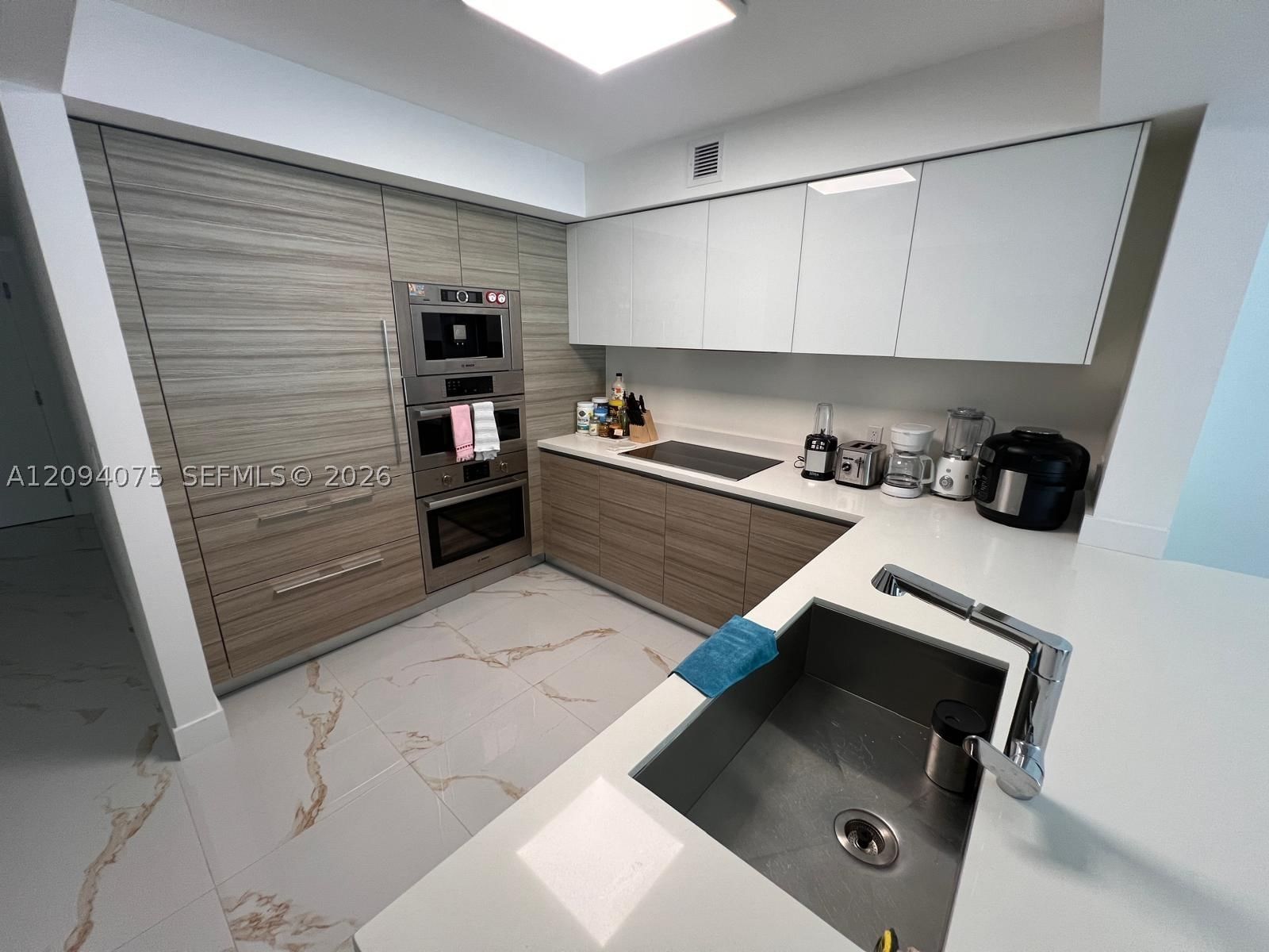 Real estate property located at 300 Sunny Isles Blvd #4-1504, Miami-dade, Parque Towers Condo, Sunny Isles Beach, FL