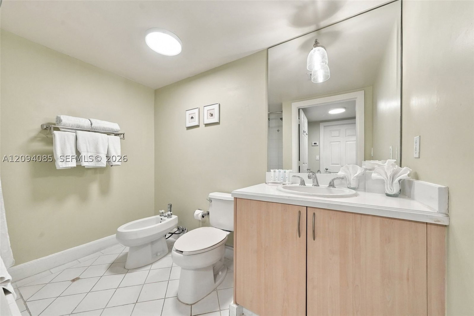 Real estate property located at 2951 Bayshore Dr #512, Miami-dade, The Mutiny Condo, Miami, FL