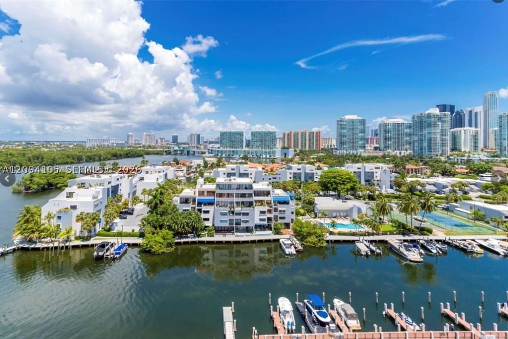 Real estate property located at 400 Kings Point Dr #1427, Miami-dade, Coastal Towers Condo, Sunny Isles Beach, FL