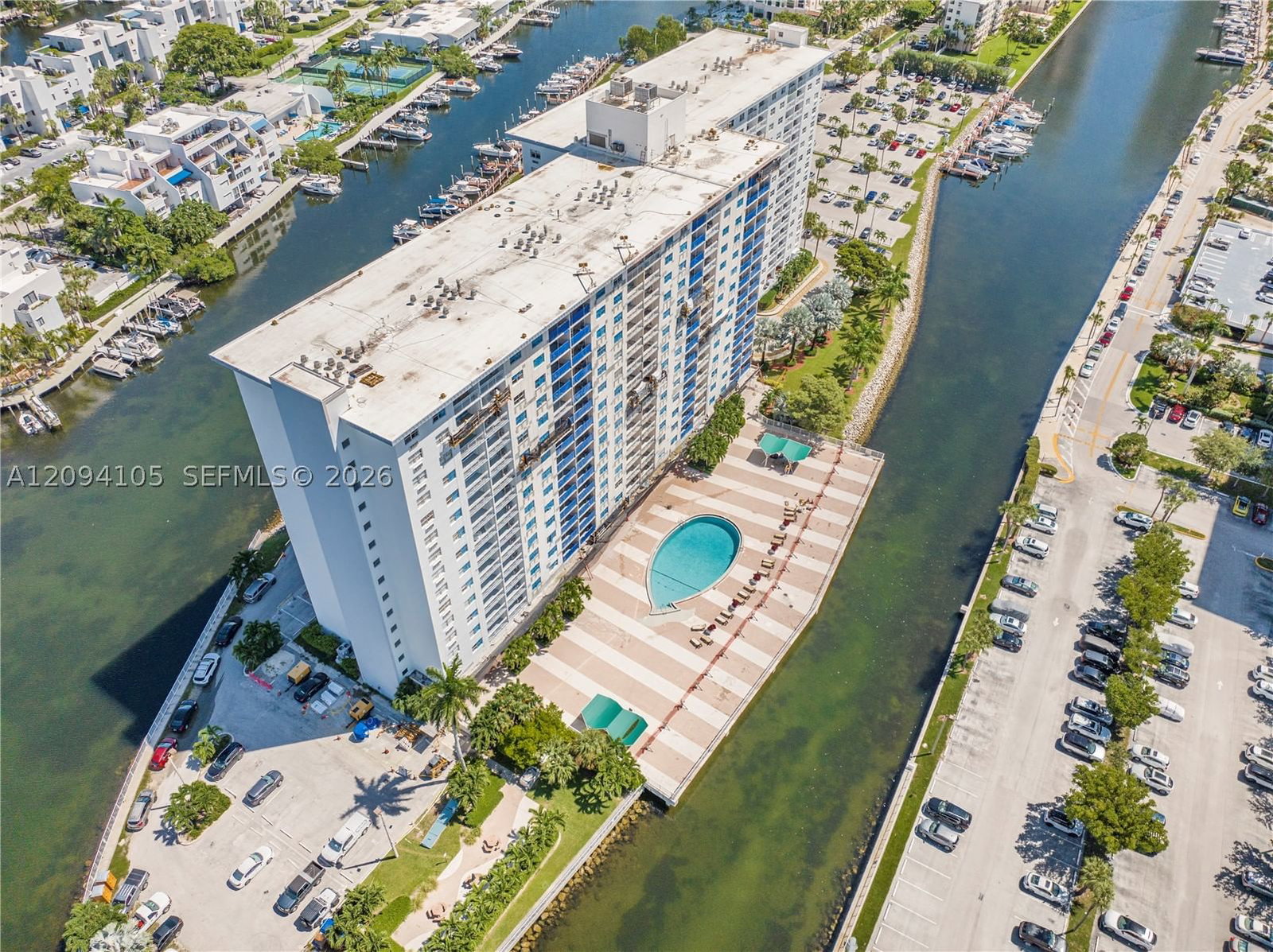 Real estate property located at 400 Kings Point Dr #1427, Miami-dade, Coastal Towers Condo, Sunny Isles Beach, FL