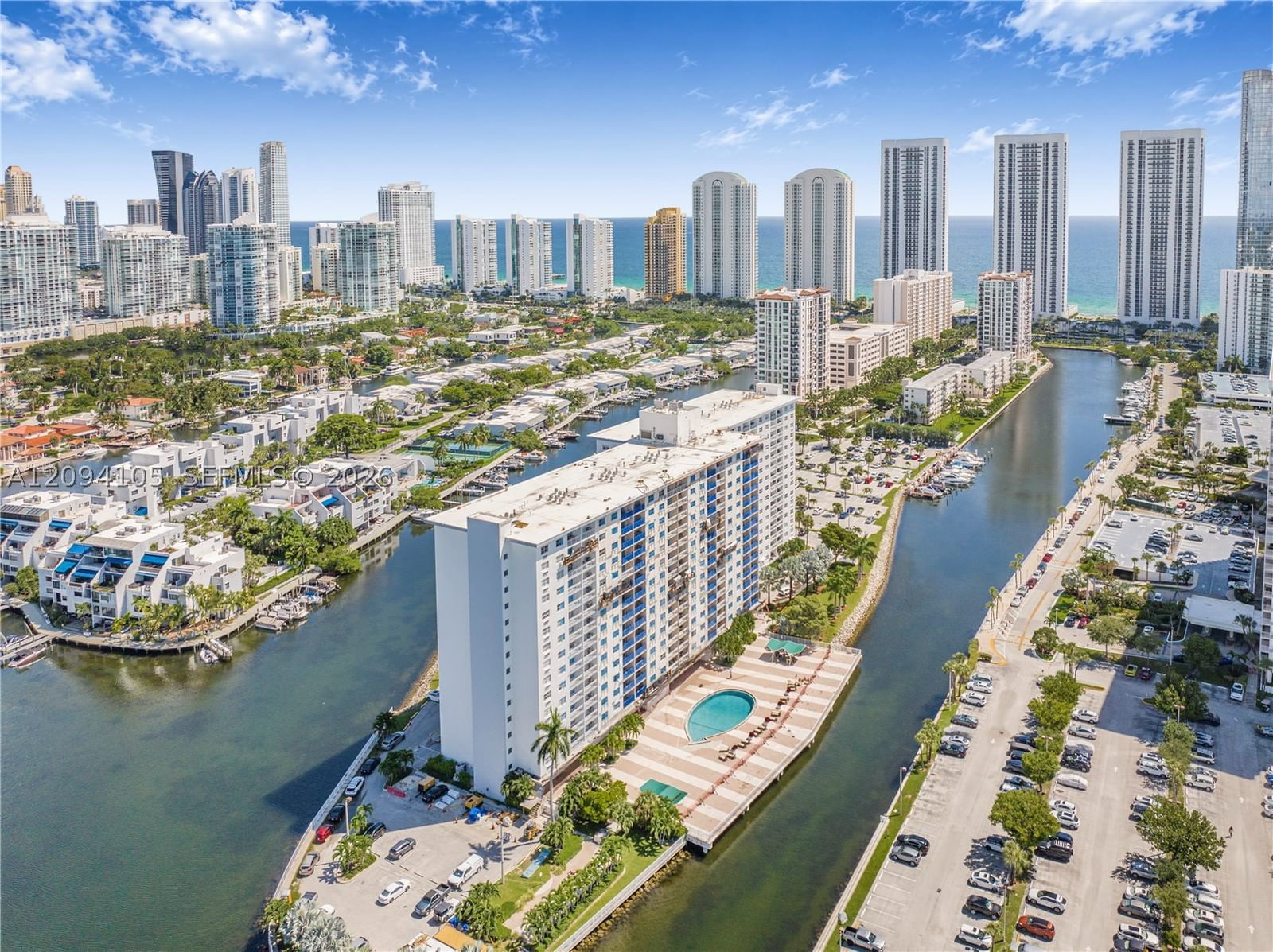 Real estate property located at 400 Kings Point Dr #1427, Miami-dade, Coastal Towers Condo, Sunny Isles Beach, FL
