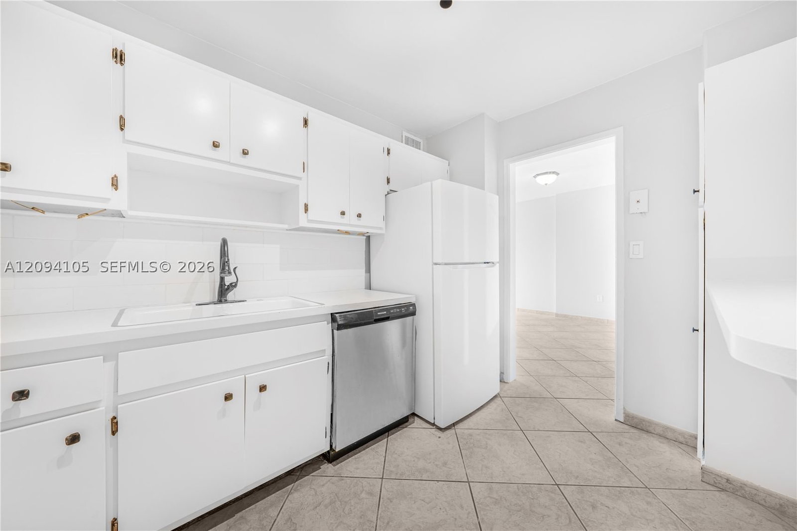 Real estate property located at 400 Kings Point Dr #1427, Miami-dade, Coastal Towers Condo, Sunny Isles Beach, FL