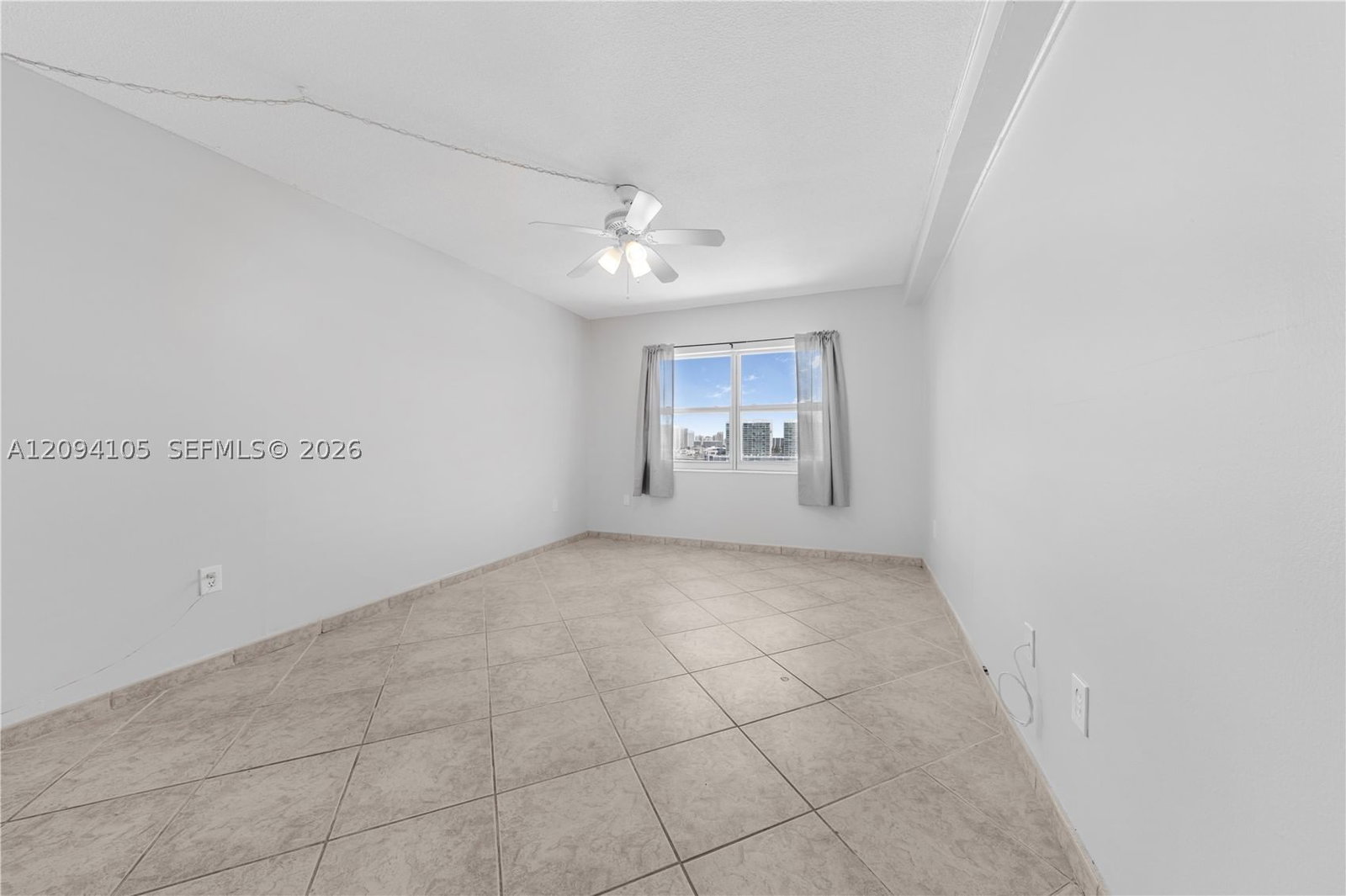Real estate property located at 400 Kings Point Dr #1427, Miami-dade, Coastal Towers Condo, Sunny Isles Beach, FL