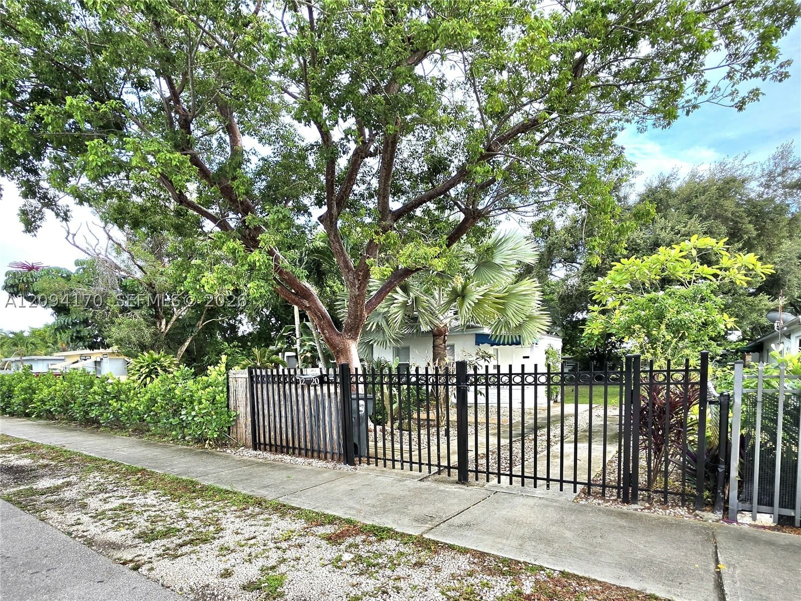 Real estate property located at 1220 128th St, Miami-dade, Hampshire Heath, North Miami, FL