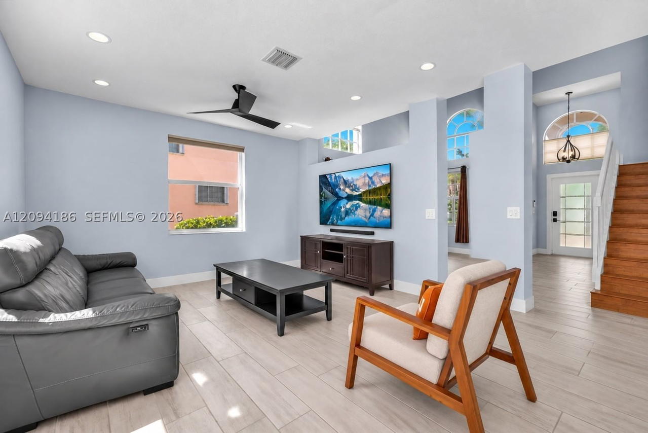 Real estate property located at 325 158th Ln, Broward, Pembroke Pines Regional, Pembroke Pines, FL