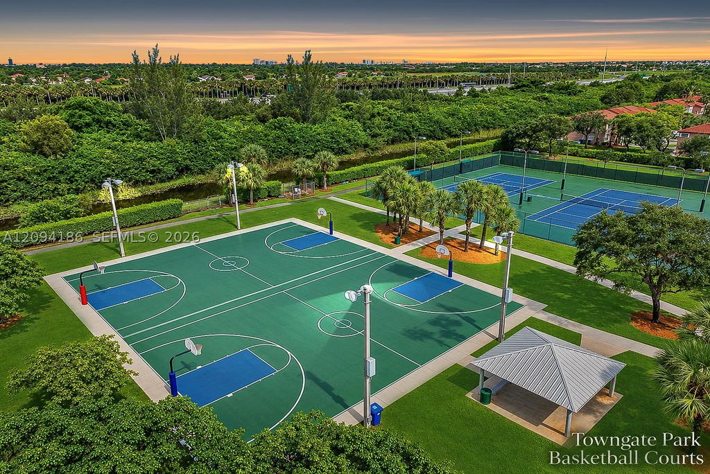 Real estate property located at 325 158th Ln, Broward, Pembroke Pines Regional, Pembroke Pines, FL