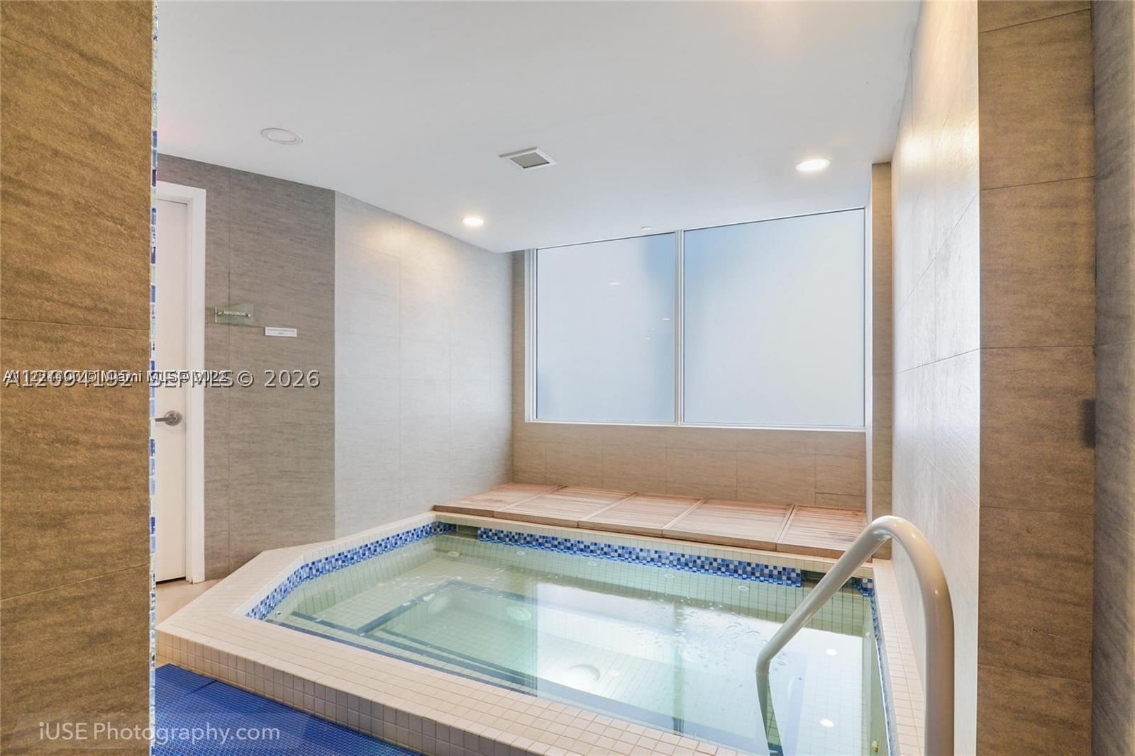Real estate property located at 20281 Country Club Dr #305, Miami-dade, Hamptons West Condo, Aventura, FL