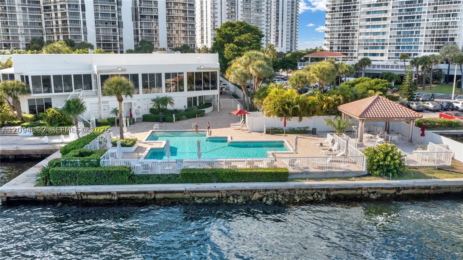 Real estate property located at 20281 Country Club Dr #305, Miami-dade, Hamptons West Condo, Aventura, FL