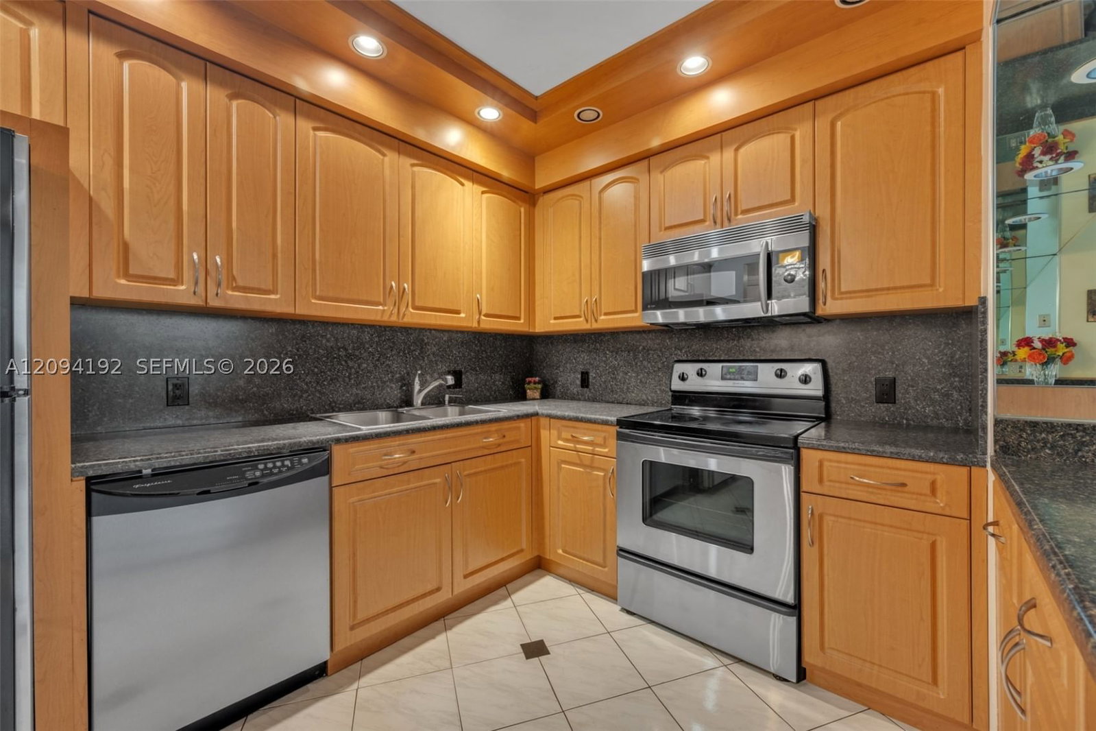 Real estate property located at 20281 Country Club Dr #305, Miami-dade, Hamptons West Condo, Aventura, FL