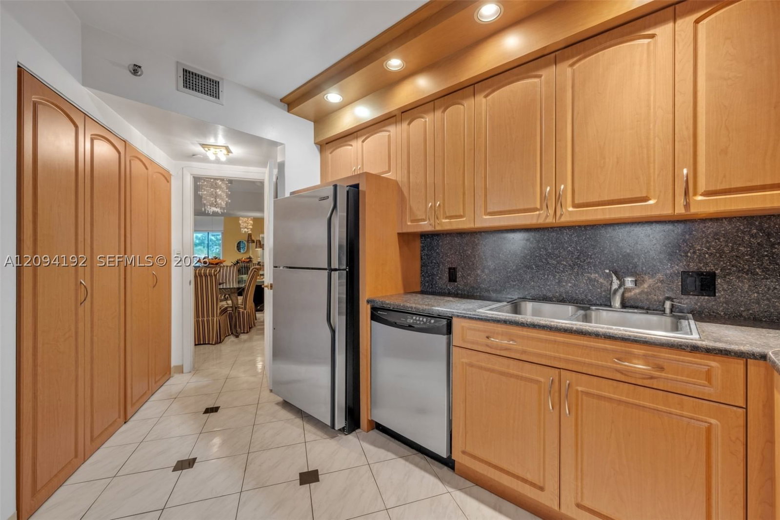 Real estate property located at 20281 Country Club Dr #305, Miami-dade, Hamptons West Condo, Aventura, FL