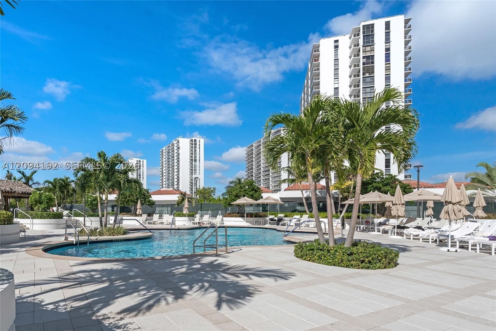 Real estate property located at 20281 Country Club Dr #305, Miami-dade, Hamptons West Condo, Aventura, FL