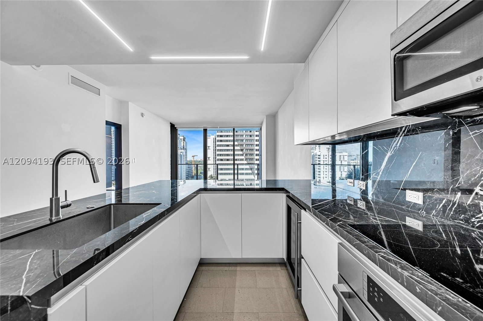 Real estate property located at 88 7th St #806, Miami-dade, Rise Condo, Miami, FL