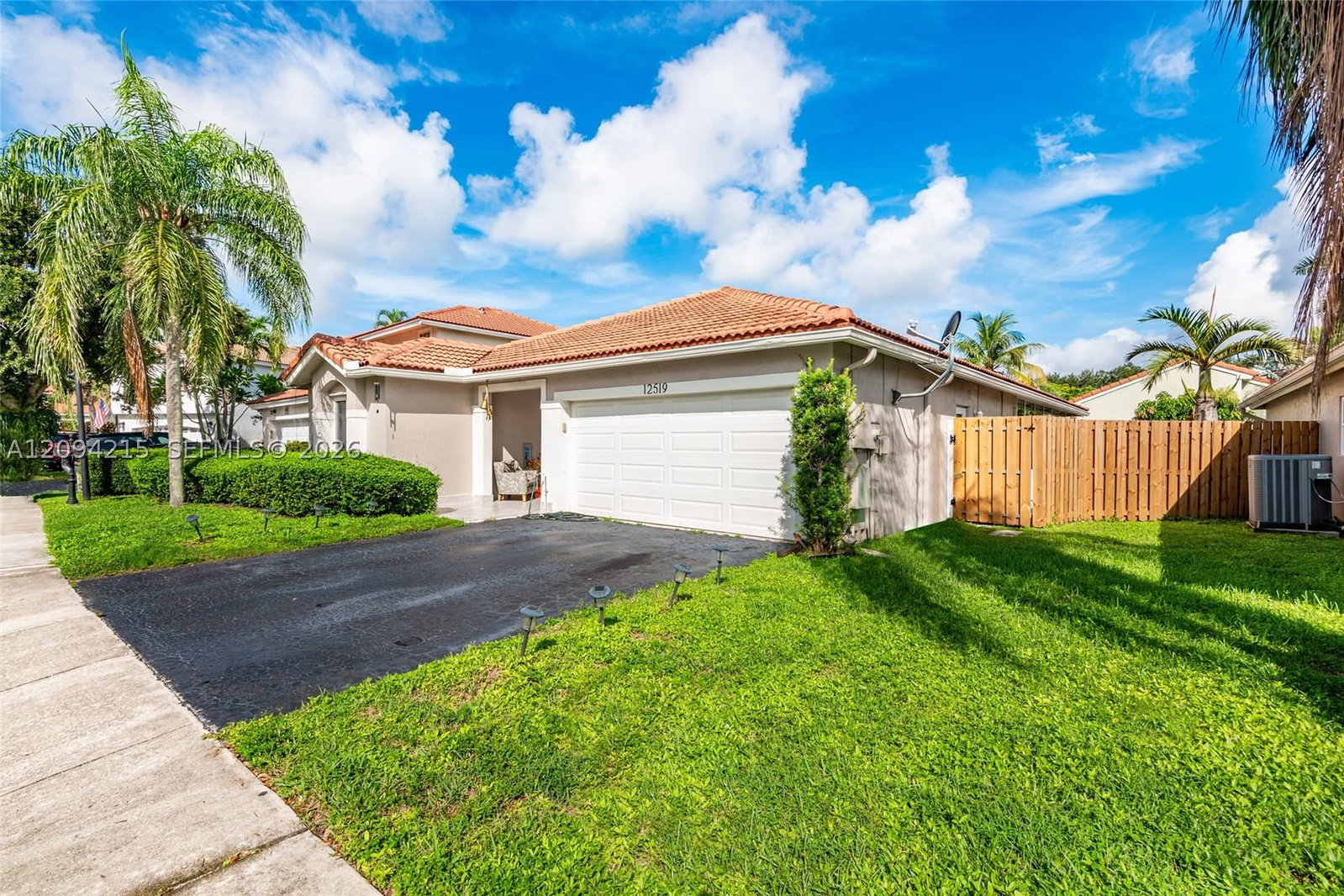 Real estate property located at 12519 10th Ct, Broward, Savannah Plat 4, Sunrise, FL