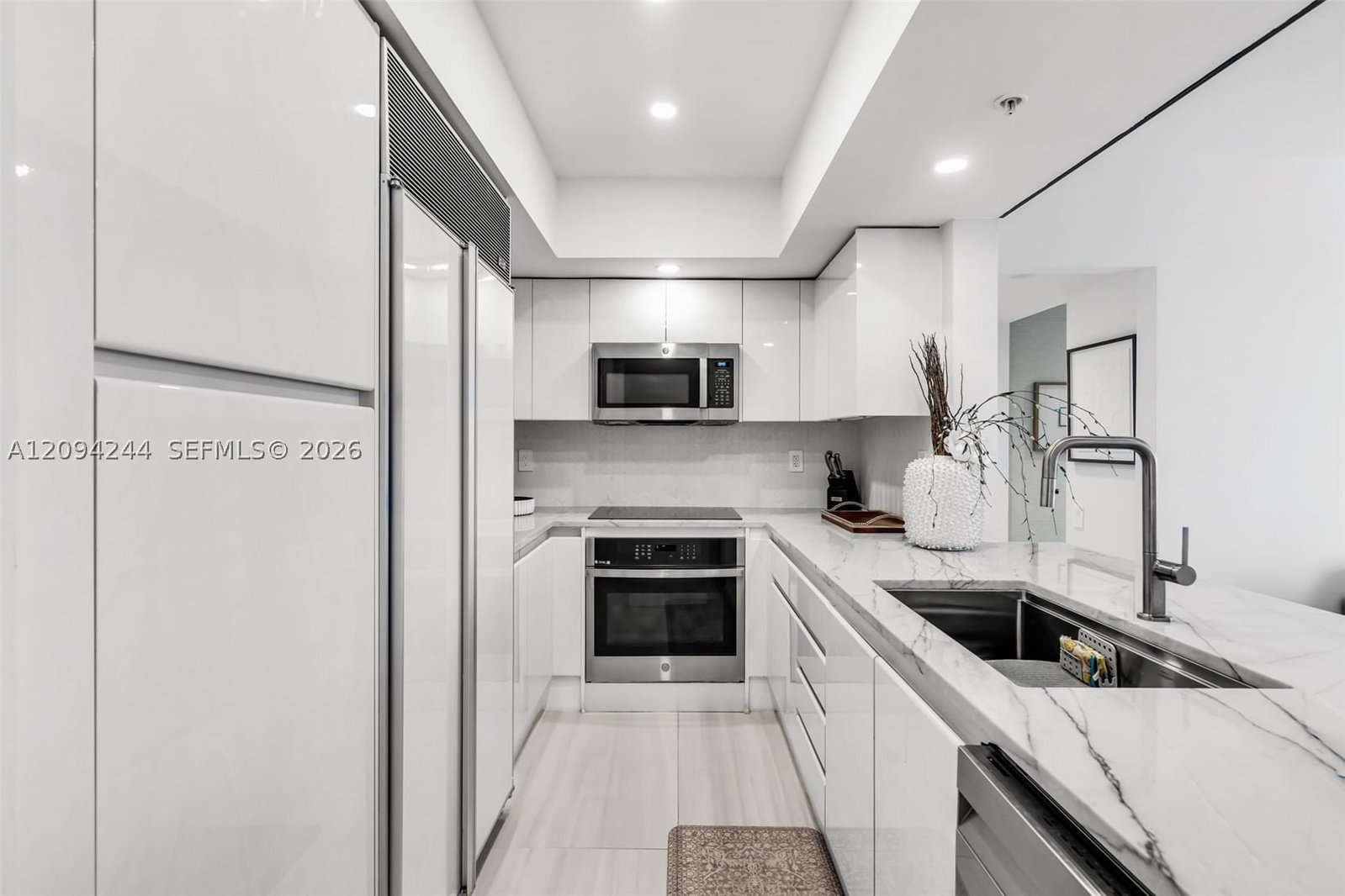 Real estate property located at 1500 OCEAN DR #707, Miami-dade, 1500 Ocean Drive Condo, Miami Beach, FL