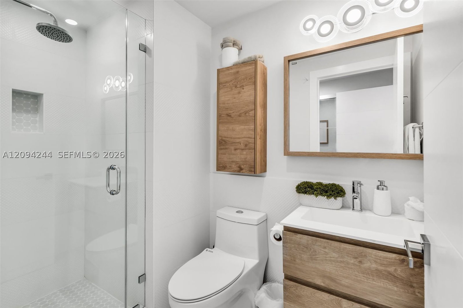 Real estate property located at 1500 OCEAN DR #707, Miami-dade, 1500 Ocean Drive Condo, Miami Beach, FL