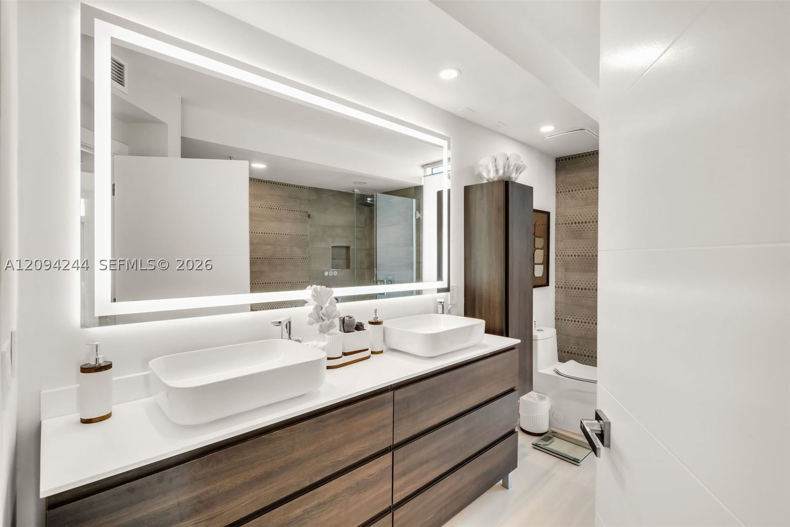 Real estate property located at 1500 OCEAN DR #707, Miami-dade, 1500 Ocean Drive Condo, Miami Beach, FL