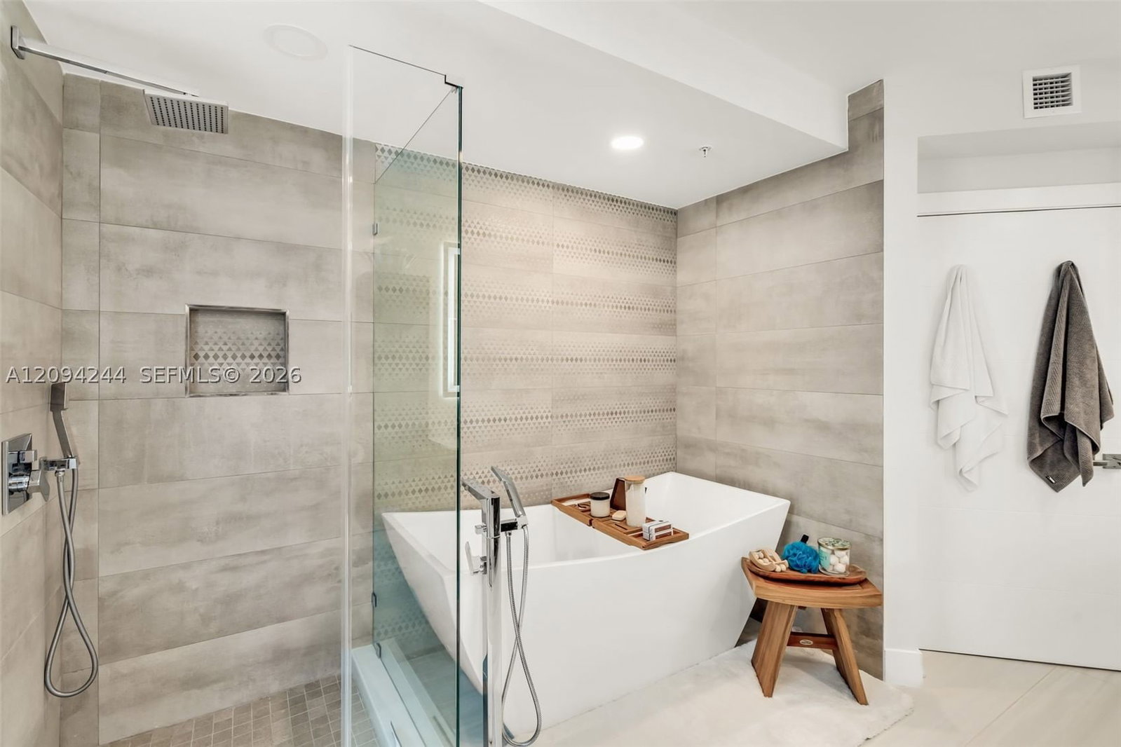Real estate property located at 1500 OCEAN DR #707, Miami-dade, 1500 Ocean Drive Condo, Miami Beach, FL