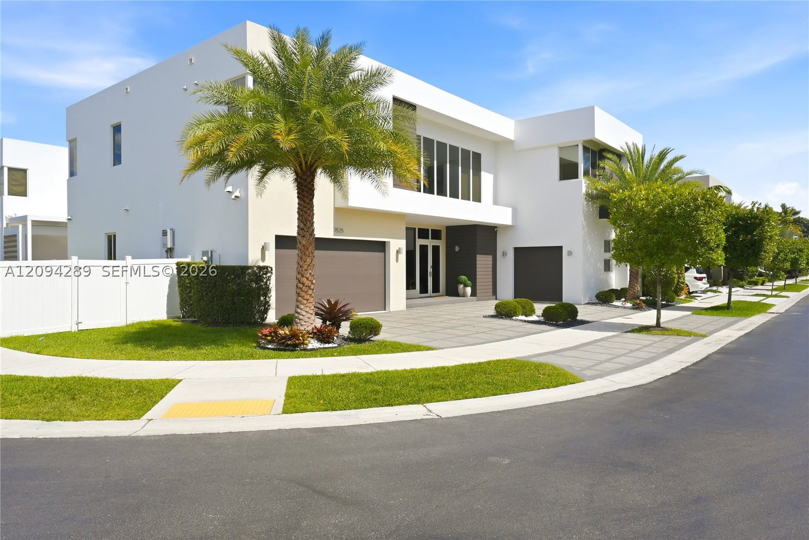 Real estate property located at 7525 103rd Pl, Miami-dade, Doral Commons Residential, Doral, FL