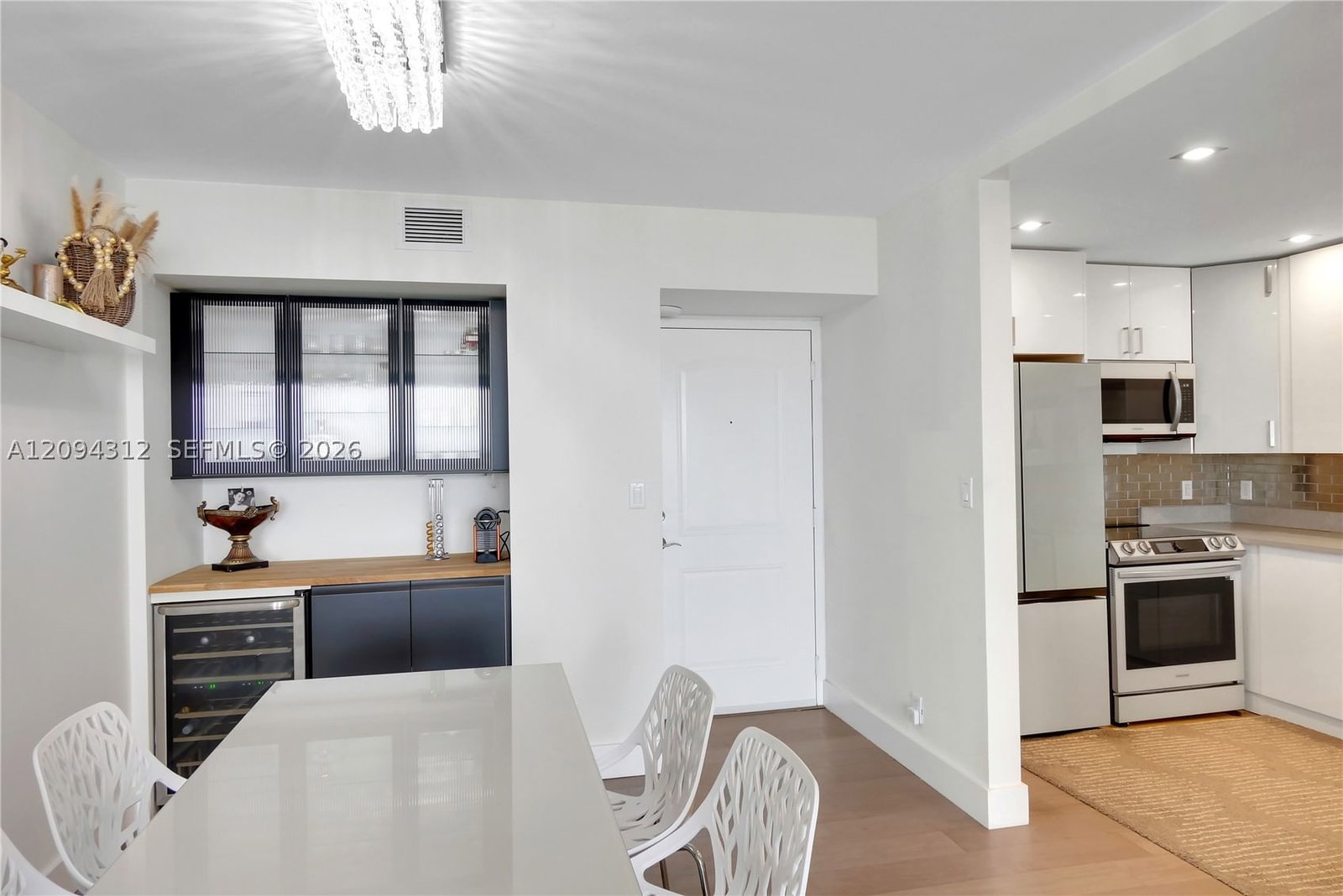 Real estate property located at 100 Bayview Dr #1008, Miami-dade, Arlen House East Condo, Sunny Isles Beach, FL