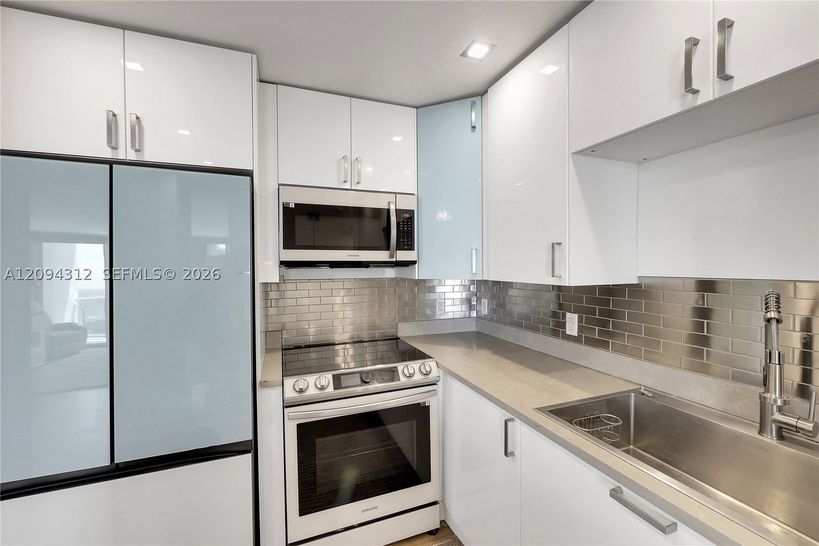 Real estate property located at 100 Bayview Dr #1008, Miami-dade, Arlen House East Condo, Sunny Isles Beach, FL