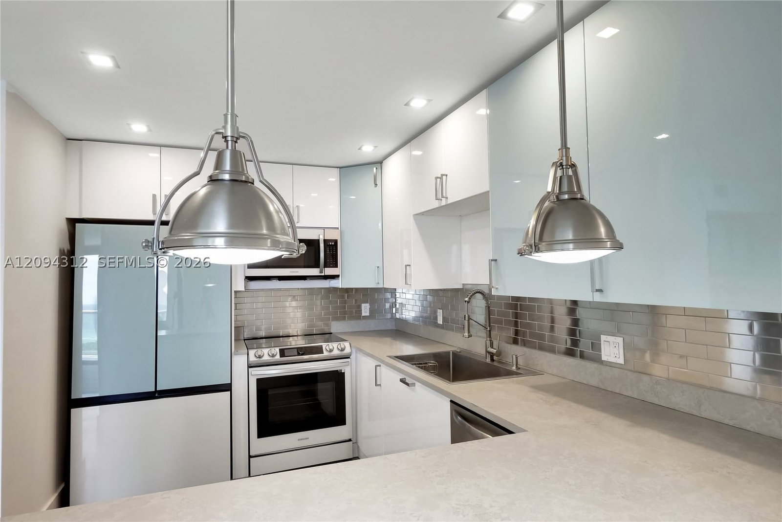Real estate property located at 100 Bayview Dr #1008, Miami-dade, Arlen House East Condo, Sunny Isles Beach, FL