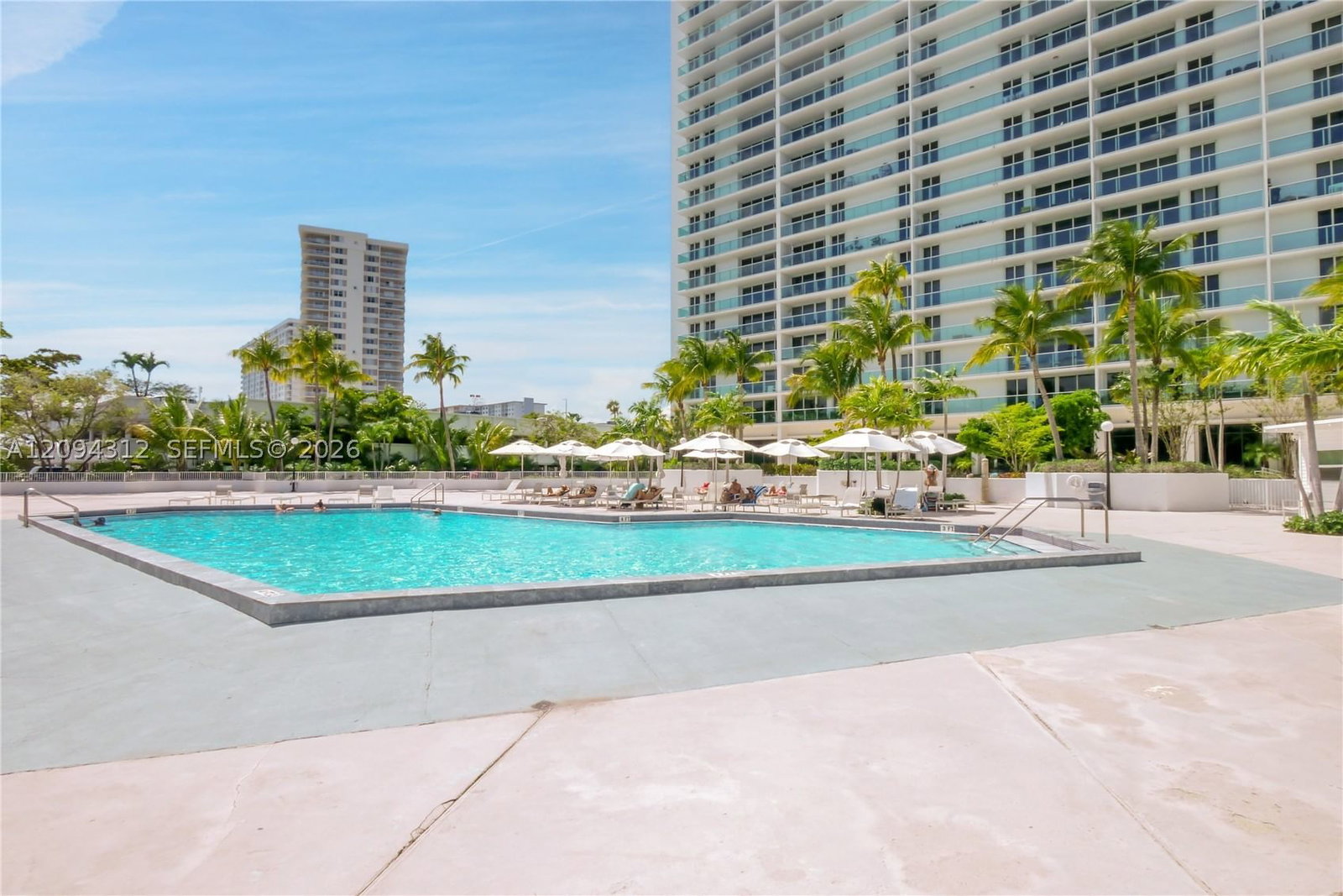 Real estate property located at 100 Bayview Dr #1008, Miami-dade, Arlen House East Condo, Sunny Isles Beach, FL