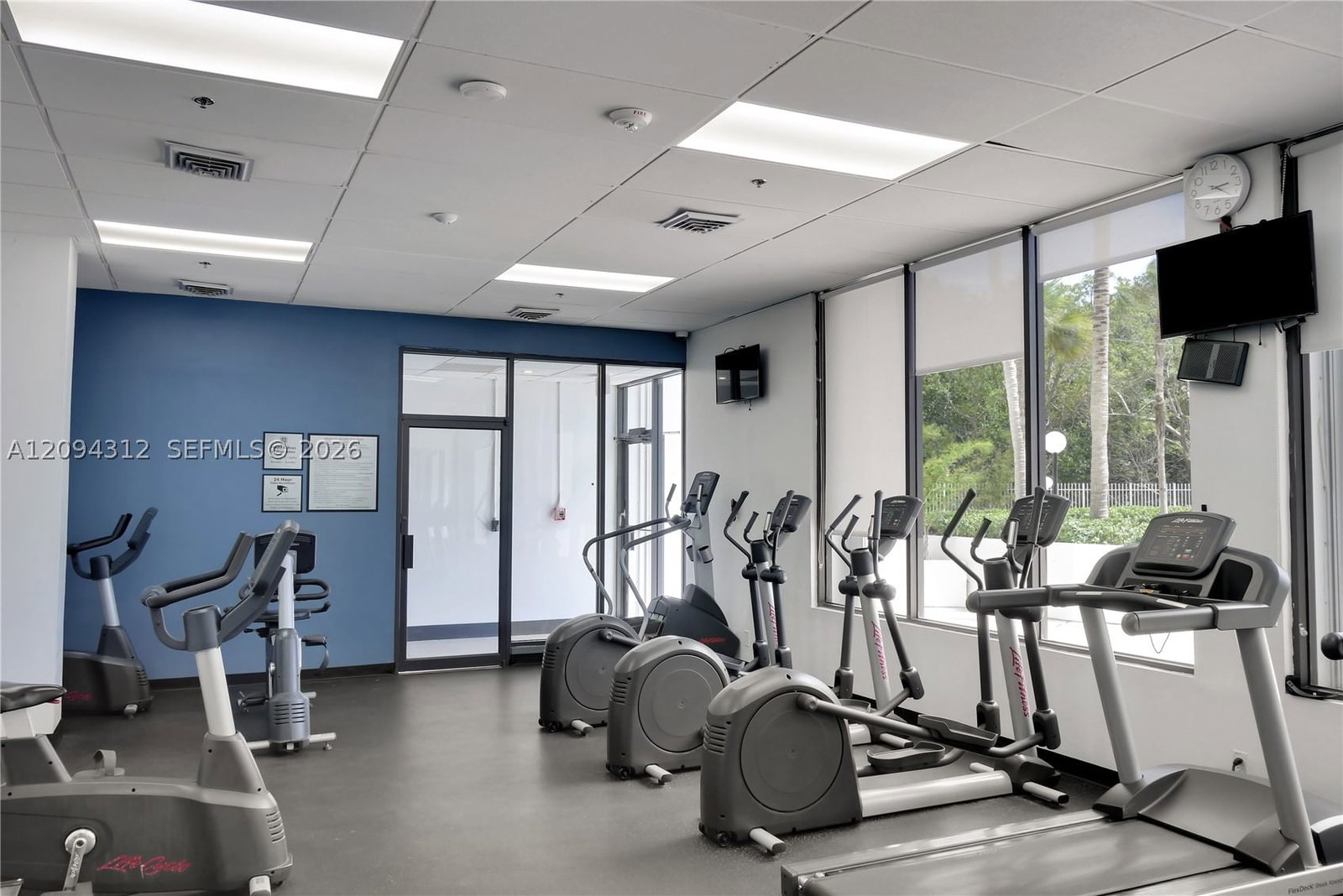 Real estate property located at 100 Bayview Dr #1008, Miami-dade, Arlen House East Condo, Sunny Isles Beach, FL