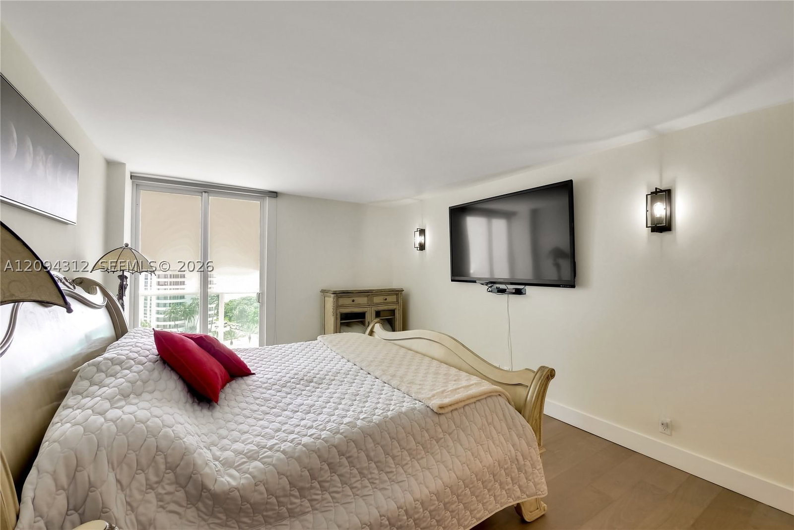 Real estate property located at 100 Bayview Dr #1008, Miami-dade, Arlen House East Condo, Sunny Isles Beach, FL