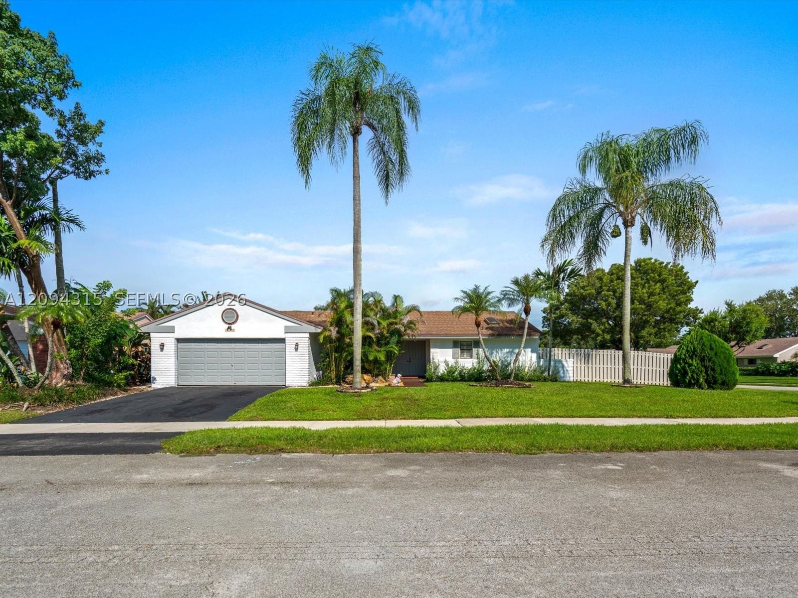 Real estate property located at 1061 Cedar Creek Way, Broward, Shenandoah Section Four, Davie, FL