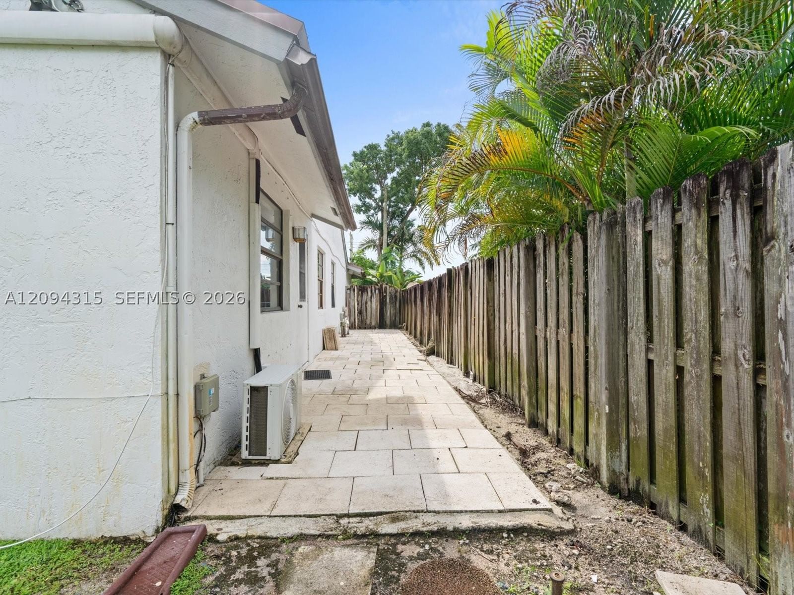 Real estate property located at 1061 Cedar Creek Way, Broward, Shenandoah Section Four, Davie, FL