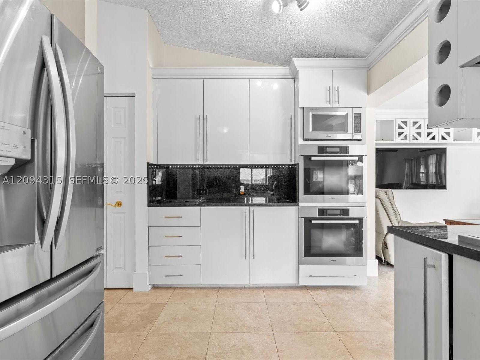 Real estate property located at 1061 Cedar Creek Way, Broward, Shenandoah Section Four, Davie, FL