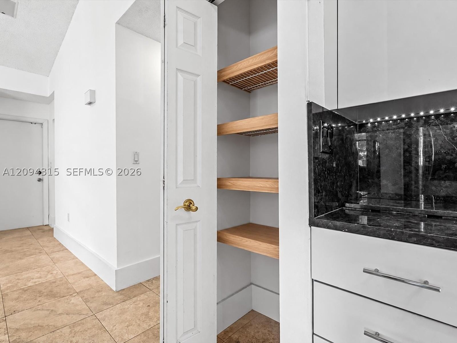 Real estate property located at 1061 Cedar Creek Way, Broward, Shenandoah Section Four, Davie, FL
