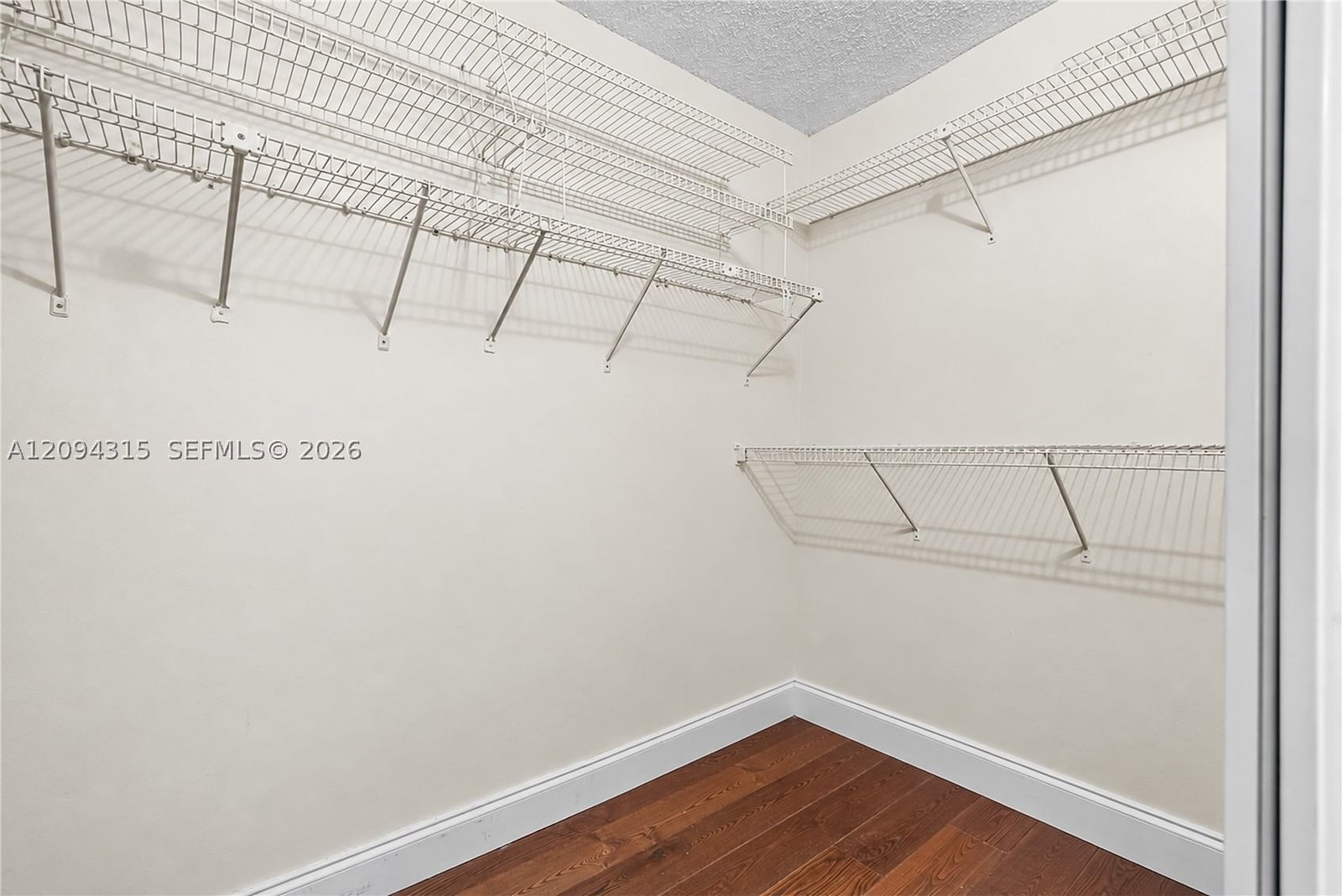 Real estate property located at 1061 Cedar Creek Way, Broward, Shenandoah Section Four, Davie, FL