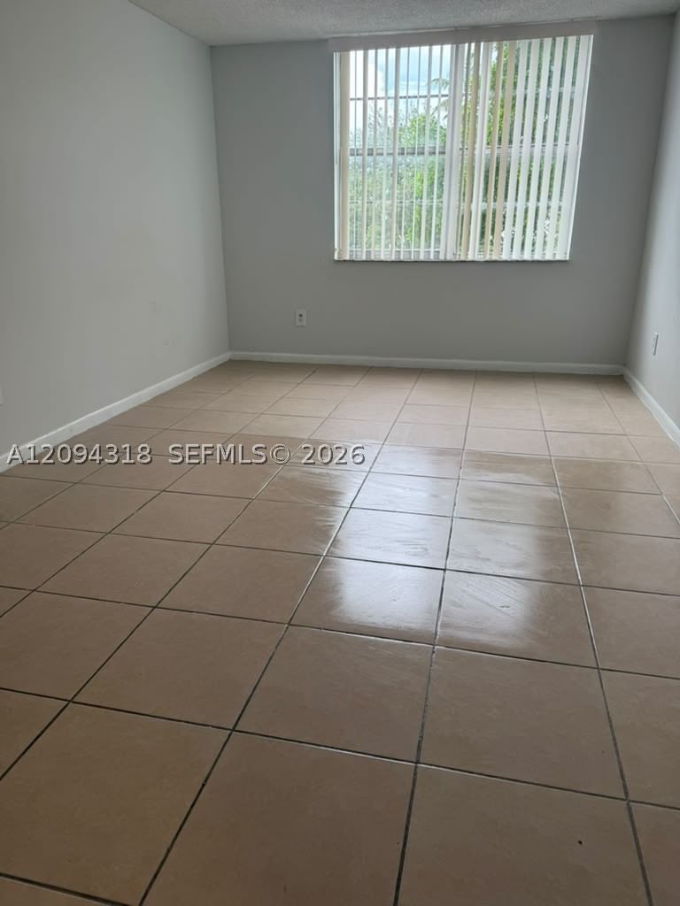 Real estate property located at 484 165th St Rd A-311, Miami-dade, Montecarlo Condo, Miami, FL