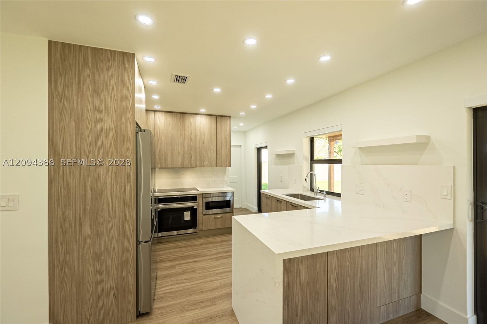 Real estate property located at 14515 Mahogany Ct, Miami-dade, Miami Lakes Sec 4, Miami Lakes, FL