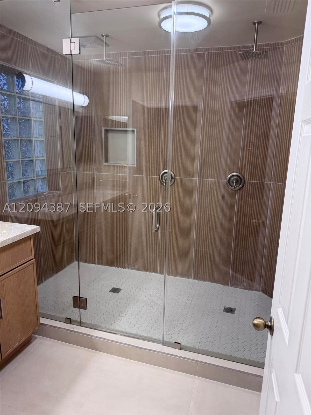 Real estate property located at 83 Gables Blvd, Broward, Bonaventure 82-43 B, Weston, FL
