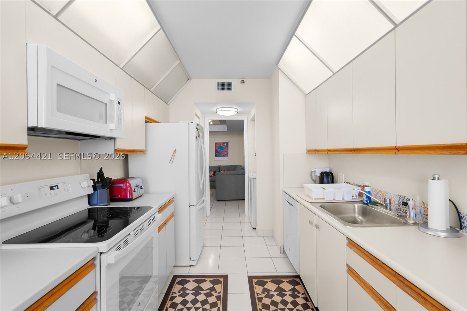 Real estate property located at 20281 Country Club Dr #403, Miami-dade, Hamptons West Condo, Aventura, FL