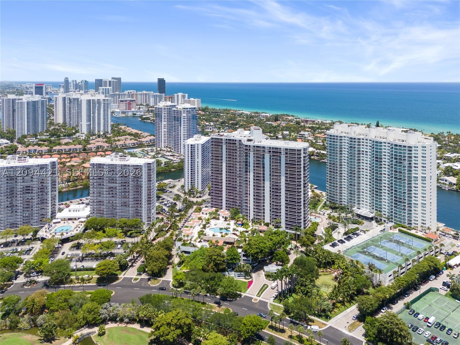 Real estate property located at 20281 Country Club Dr #403, Miami-dade, Hamptons West Condo, Aventura, FL