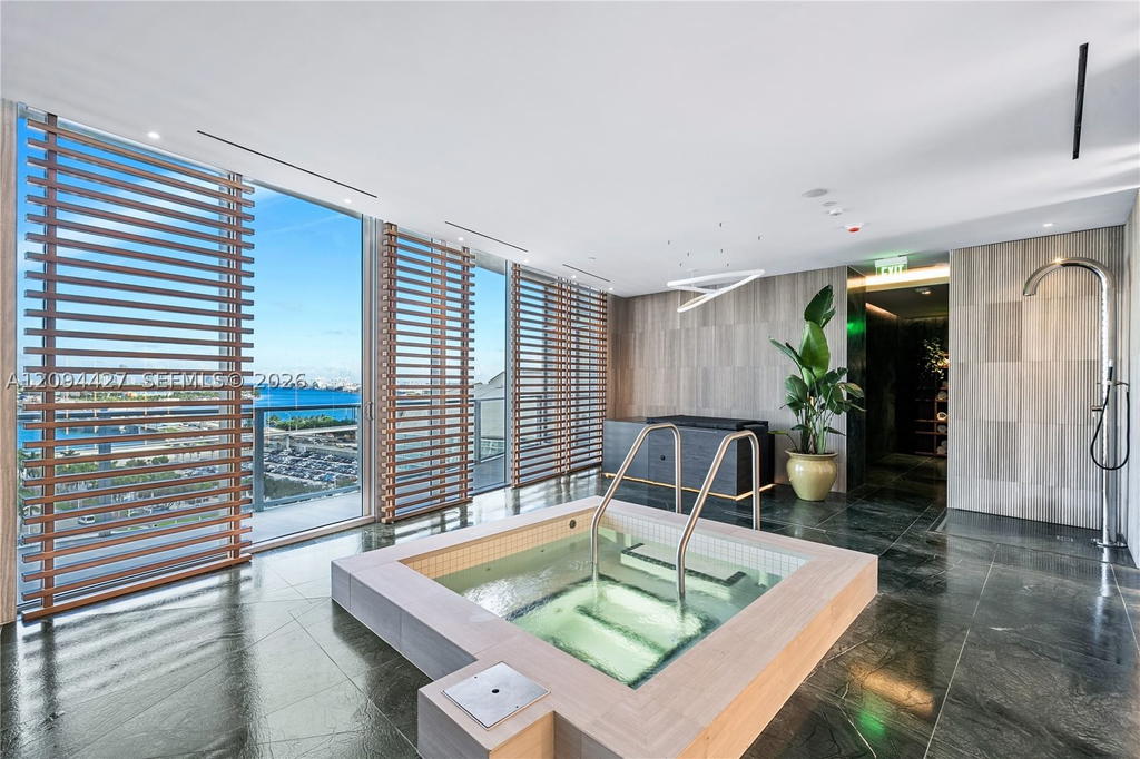 Real estate property located at 1400 Biscayne Blvd #2502, Miami-dade, Casa Bella, Miami, FL
