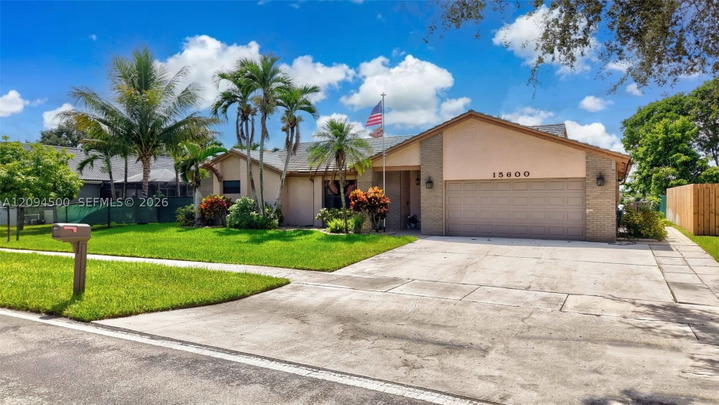Real estate property located at 15600 Huntridge Rd, Broward, Hawkes Bluff, Davie, FL