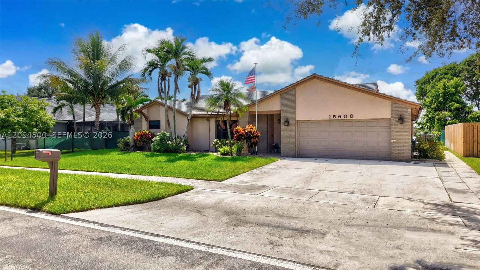 Real estate property located at 15600 Huntridge Rd, Broward, Hawkes Bluff, Davie, FL