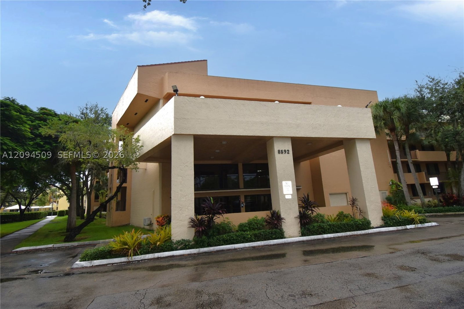 Real estate property located at 8592 Sunrise Blvd #303, Broward, Jacaranda Heights Condo, Plantation, FL