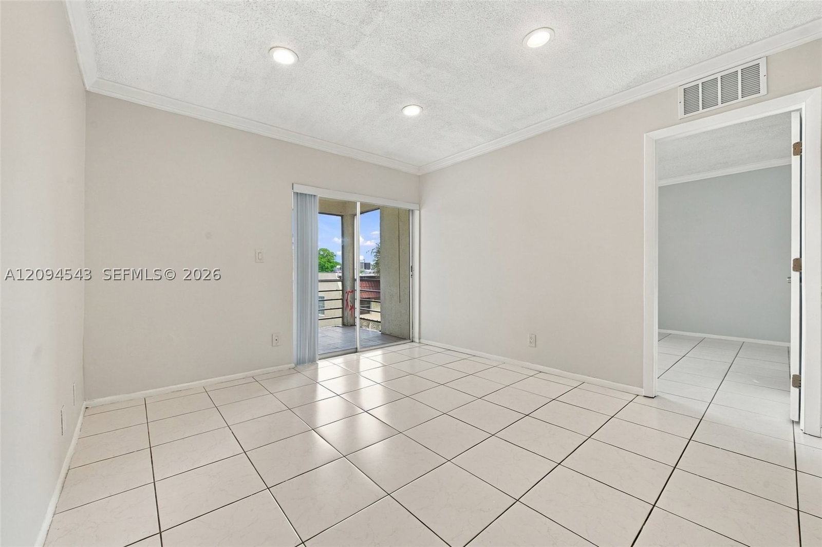 Real estate property located at 2700 Riverside Dr #302-B, Broward, Coral Gardens Condo, Coral Springs, FL