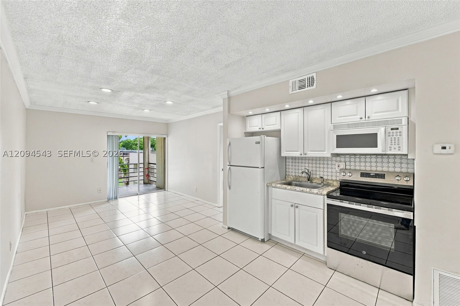 Real estate property located at 2700 Riverside Dr #302-B, Broward, Coral Gardens Condo, Coral Springs, FL