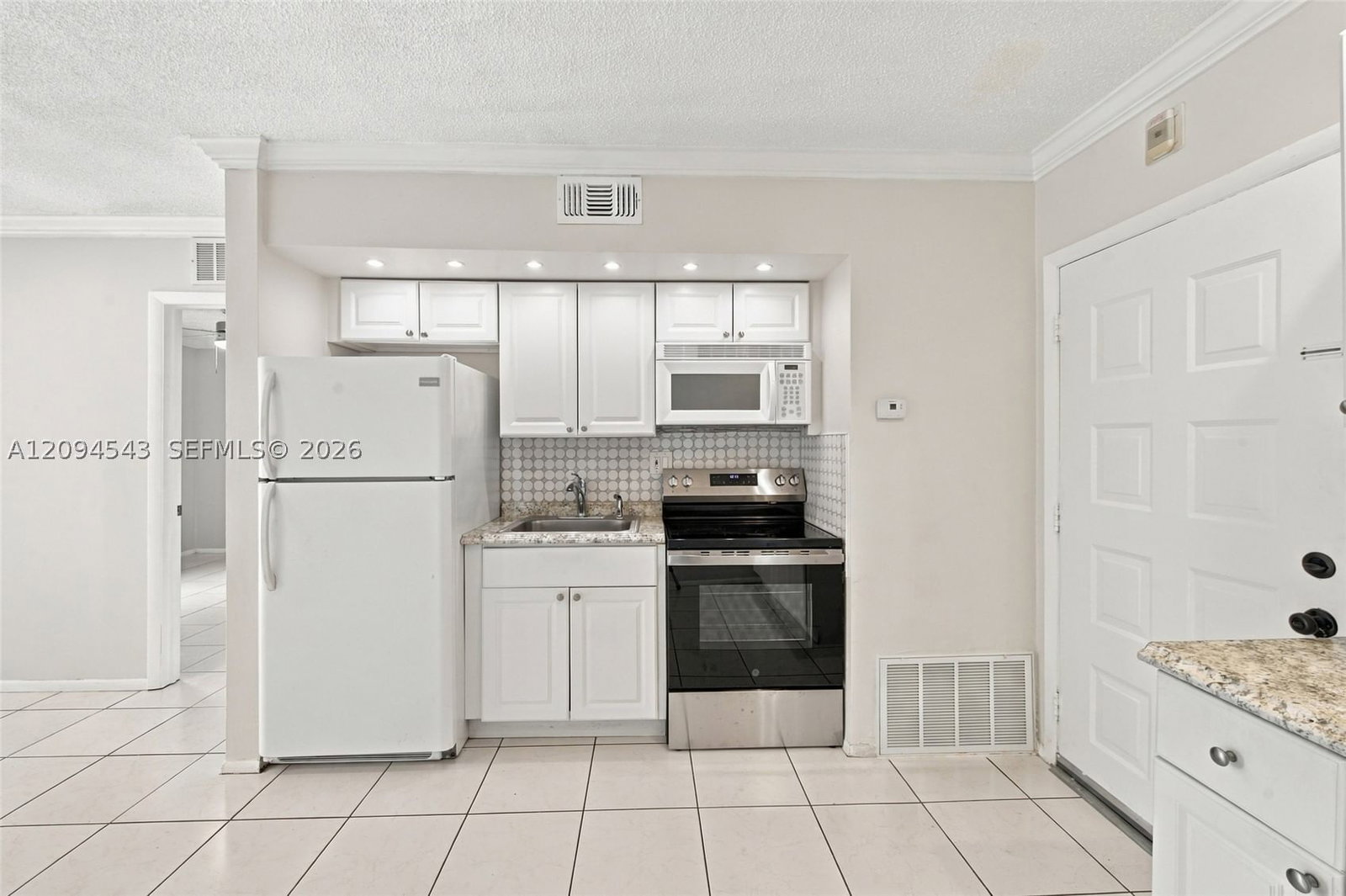 Real estate property located at 2700 Riverside Dr #302-B, Broward, Coral Gardens Condo, Coral Springs, FL