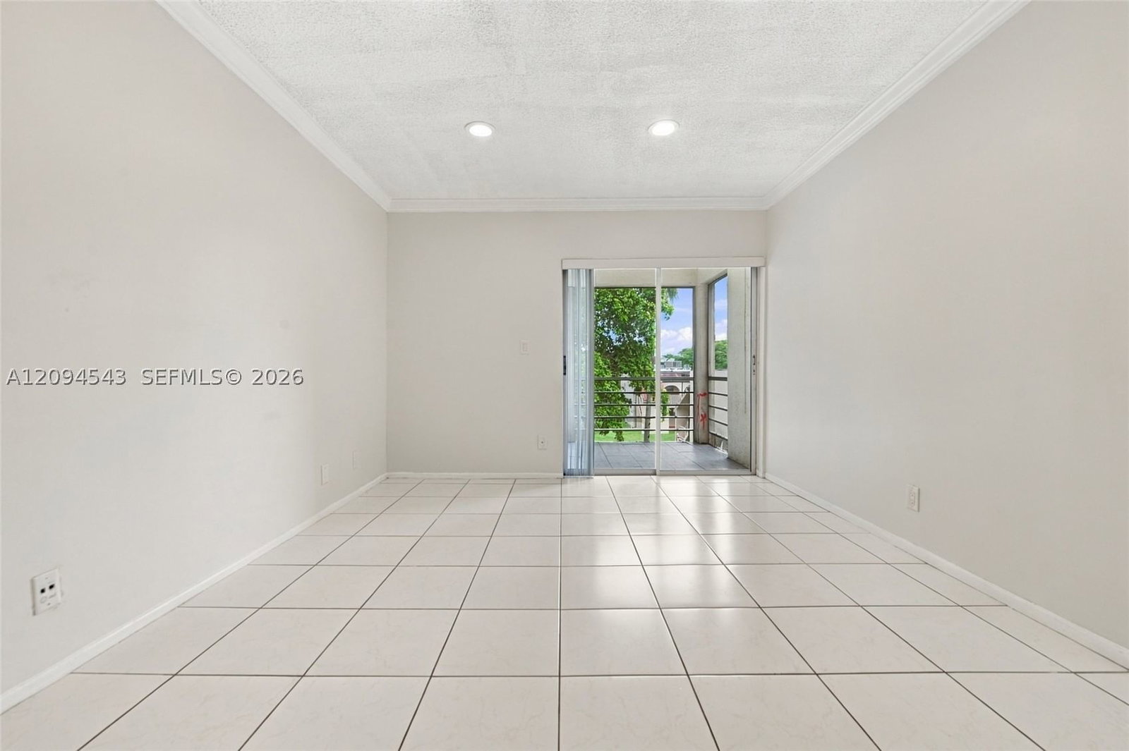 Real estate property located at 2700 Riverside Dr #302-B, Broward, Coral Gardens Condo, Coral Springs, FL